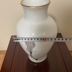 大倉陶園　金蝕　薔薇　金彩　花瓶の画像