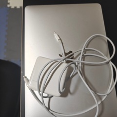 タッチバー搭載MacBook Pro 2016の画像