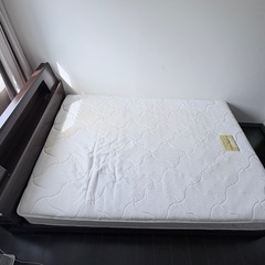 ダブルベッドの画像