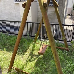 木製ブランコの画像