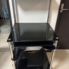 パソコンデスクの画像