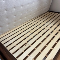 (ニトリ)コンセントあり宮付き　セミダブルベッドの画像
