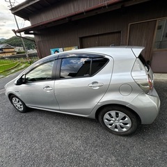 トヨタアクア 1.2万km プッシュスタートETC,TV，ナビ、バックカメラ　2年車検付きの画像