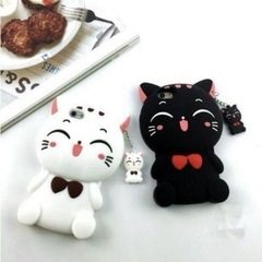 iPhone11とても可愛い　ラッキーな猫　シリコン　招き猫　ねこ　黒の画像