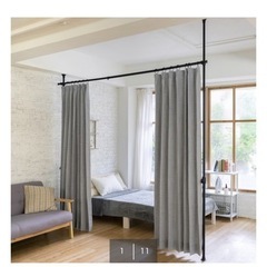 突っ張り棒　カーテン付きの画像