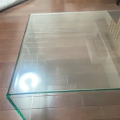 ガラステーブルの画像