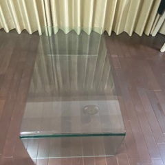 ガラステーブルの画像