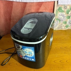 LIVZA 高速製氷機 ICE2200 最短6分 1日最大12kg 水を入れてボタンを押すだけ！2種類の氷サイズが選べる パワフル氷製造機の画像