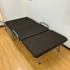値下げしました！【引取限定】折りたたみ式ベッド／座れる＆リクライニング可／神奈川相模原の画像