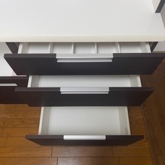 キッチンボード、食器棚の画像