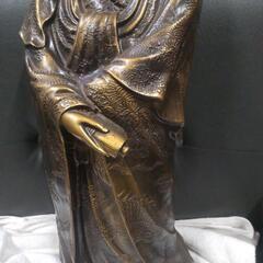 観音さまの置物の画像