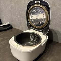 TOSHIBA 炊飯器　RC-10RMの画像