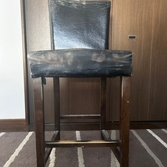
高さのある椅子の画像