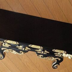 ★激安/緻密な彫刻を施した豪華な経机【若葉机/純黒/23号】 仏具 仏壇 経机 仏壇用 仏壇用机 御供机 仏前机 供物台/引き出し付/店頭展示処分品の画像
