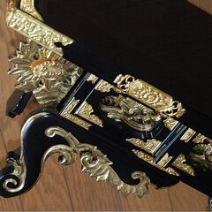★激安/緻密な彫刻を施した豪華な経机【若葉机/純黒/23号】 仏具 仏壇 経机 仏壇用 仏壇用机 御供机 仏前机 供物台/引き出し付/店頭展示処分品の画像