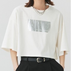 タグ付き　ショート丈tシャツ の画像