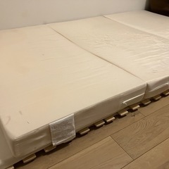 厚手マットレス【セミダブル】（３つ折り）