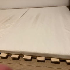 ニトリ薄手マットレス【セミダブル】（3つ折り）の画像