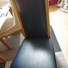 食卓、椅子４脚の画像