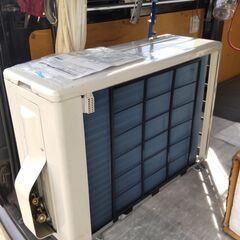 ★新品未使用★　★訳アリ★　★壁掛エアコン３０畳クラス東芝製スマートecc３馬力★　★室外機凹み有り未使用品★　★長期保管品★の画像