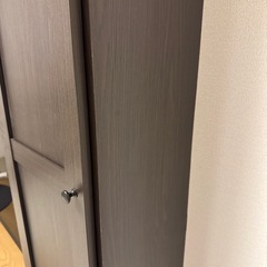 扉付き本棚の画像