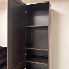 扉付き本棚の画像