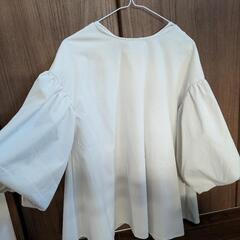 バルーン袖ブラウス
