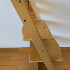 Stokke(ストッケ) トリップトラップ ベビーチェア ハイチェア ナチュラル【親子三代で使える頑丈さ】本体 北欧デザイン Tripp Trapp 食卓 赤ちゃん 子ども 椅子 学習椅子 調節可能 木製 安定感 快適性 丈夫な構造 ノルウェー おしゃれ 高級 インテリア カラーバリエーションの画像