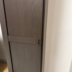 扉付き本棚の画像