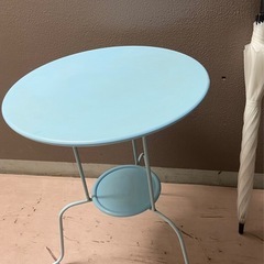 スチール製 水色の丸テーブル　の画像