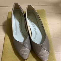 【AKAKURA（アカクラ）】つま先コンビデザインパンプス （OK）の画像