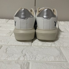 新品♡PLAY BOYスニーカーの画像