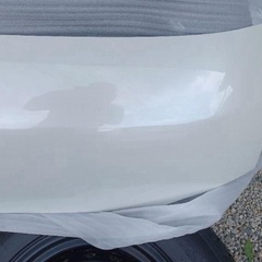 200系ハイエース　タイヤ、ボンネット、リアバンパー、グリル4点セット新車外しの画像