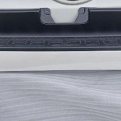 200系ハイエース　タイヤ、ボンネット、リアバンパー、グリル4点セット新車外しの画像