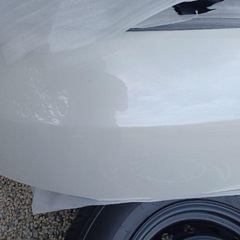 200系ハイエース　タイヤ、ボンネット、リアバンパー、グリル4点セット新車外しの画像
