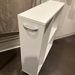 キャスター付き隙間家具の画像