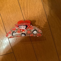 まとめ売り　(パフ、ポーチ、髪留め)の画像