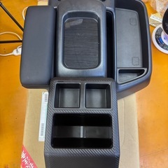 ハイエース　センターコンソールの画像