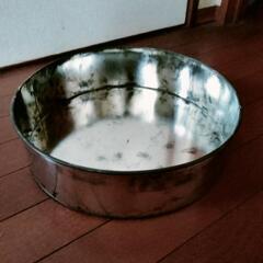スチール製物入れ？の画像