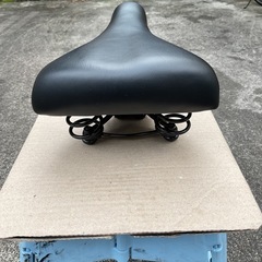 ①安い 定番の黒     美品サドルの画像