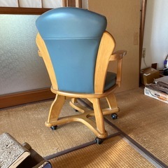 決まりました　キャスター付き椅子の画像