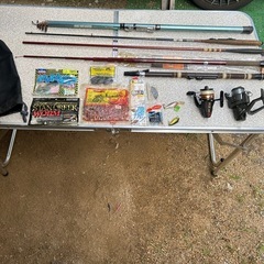 海釣り用品、竿5本、リール2個、疑似餌、ルアーなどまとめて格安の画像