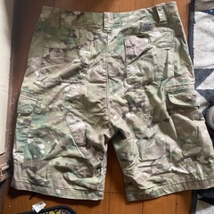 supremeハーフパンツの画像