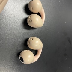 イヤーカフ型イヤホンの画像