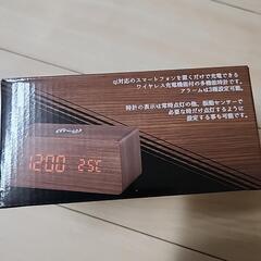 ワイヤレス充電機能付きクロックの画像