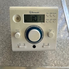 サイコロ型ラジオ10×10cm、動作良好、電池、ソーラーの画像