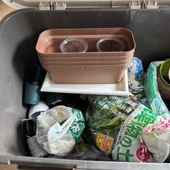園芸用品　ガーデニング　まとめて　ケースごとの画像