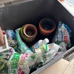 園芸用品　ガーデニング　まとめて　ケースごとの画像