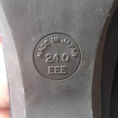 24cmEEEパンプスの画像