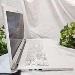 【Office365】Corei7 Dynabook T7 15.6インチ ホワイト Windows11の画像